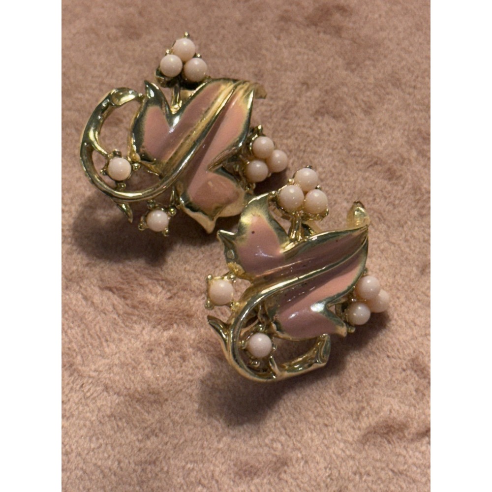 Vtg CORO signed Earrings Salmon‎ Color Leaves Floral Retro Ornate Gold Tone - Picture 4 of 5